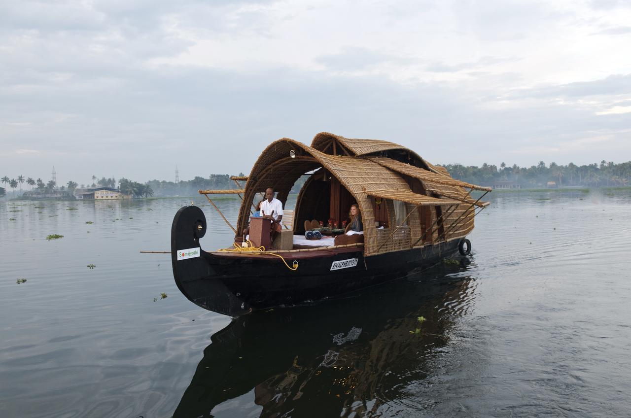 Soma Hamsam House Boat Hotel Alappuzha Buitenkant foto