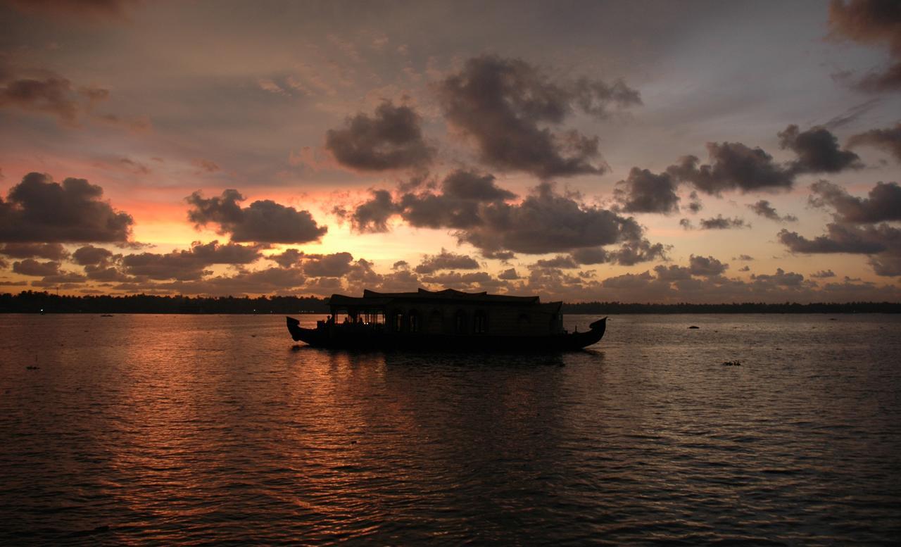 Soma Hamsam House Boat Hotel Alappuzha Buitenkant foto